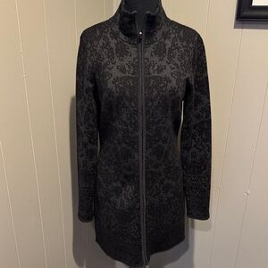 Skyr dark gray black print long zip front sweater jacket. Medium.